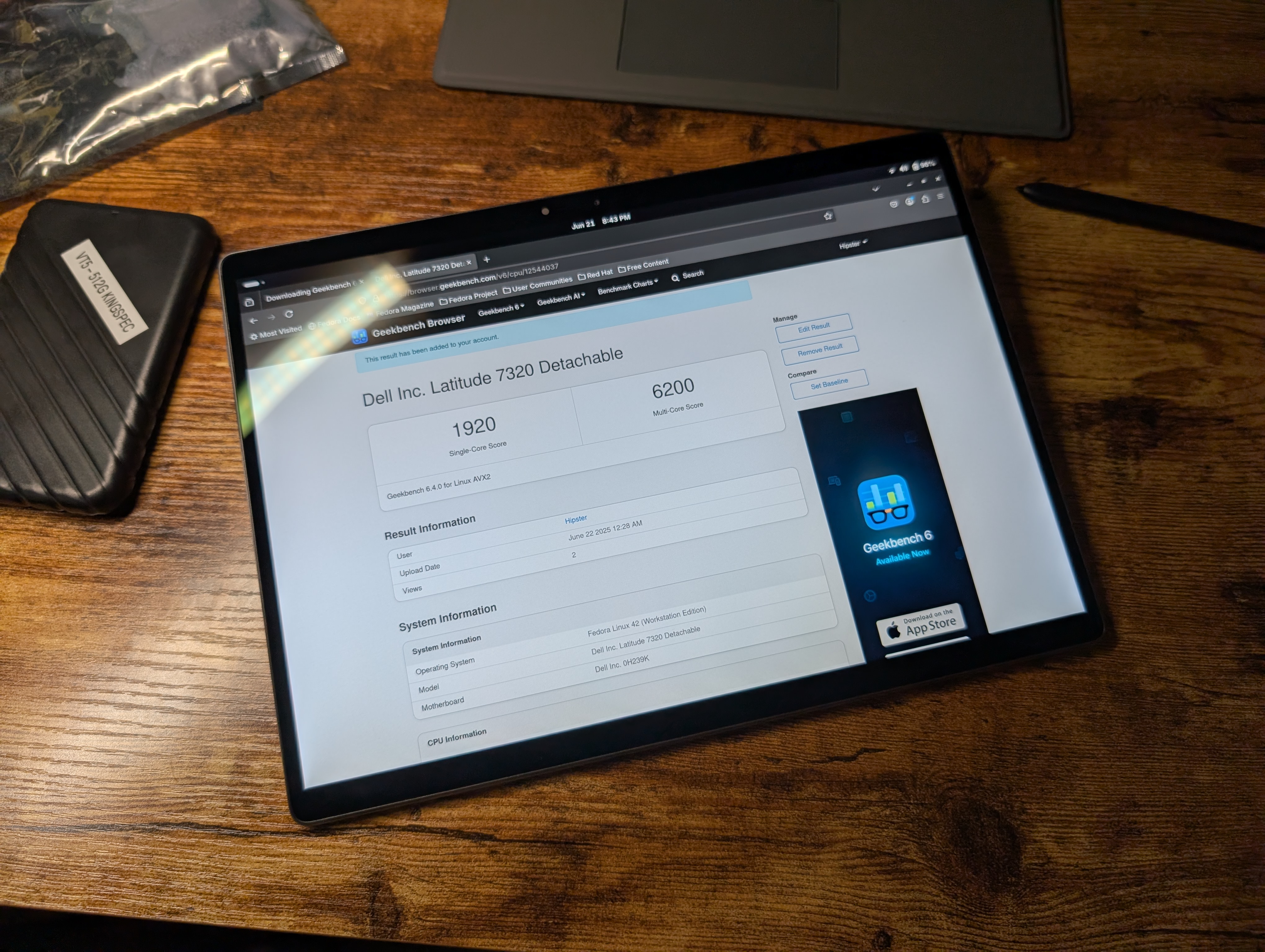 The 7320 displaying its Geekbench score
